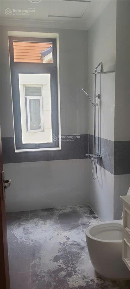 Bán căn biệt thự đơn lập mới tinh, sổ hồng, có thang máy đầy đủ.