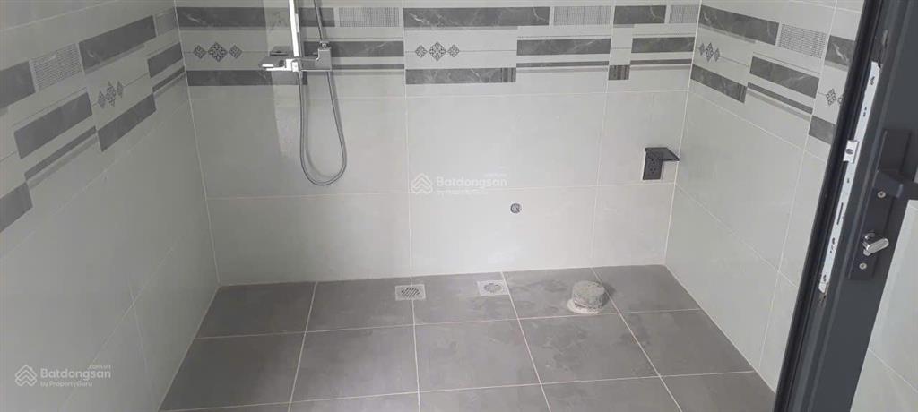 Bán căn biệt thự đơn lập mới tinh, sổ hồng, có thang máy đầy đủ.