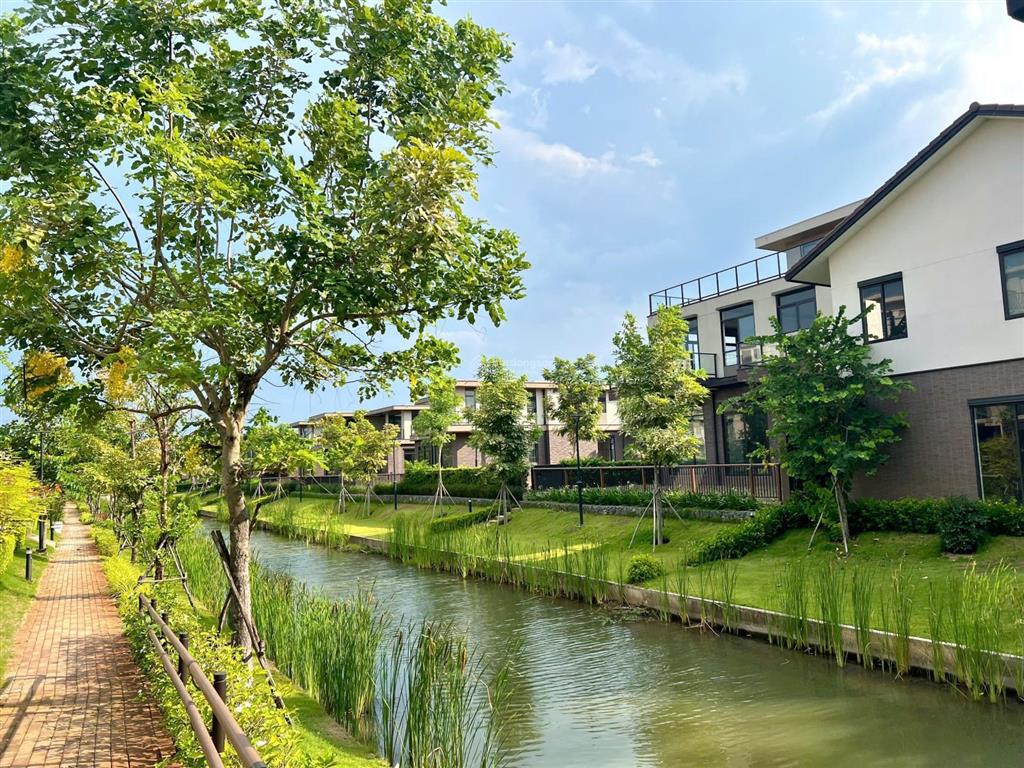 Biệt thự đơn lập 225m2, trục đường lớn, view công viên, giá gốc cđt, compound, cách pmh 35 phút