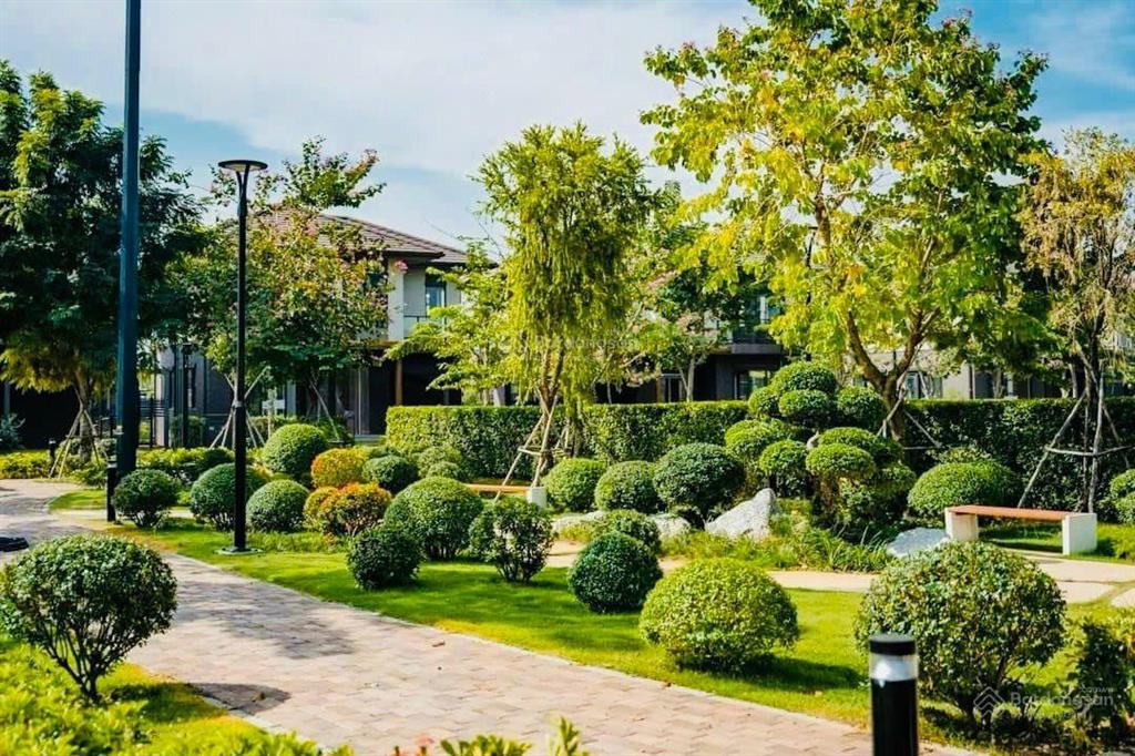 Biệt thự đơn lập 225m2, trục đường lớn, view công viên, giá gốc cđt, compound, cách pmh 35 phút