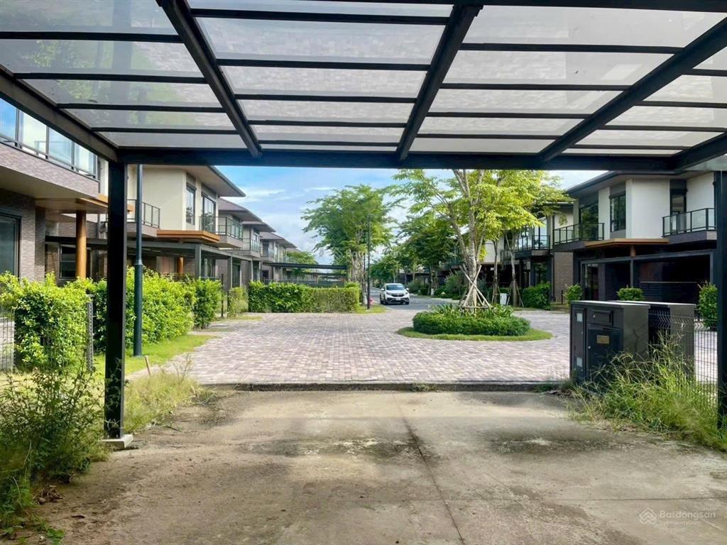 Biệt thự đơn lập 540m2 view thoáng, yên tĩnh, 28tr/m2, compound, có thể làm hồ bơi, cách pmh 35p