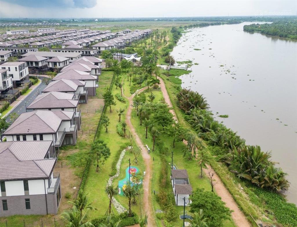 Cần tiền bán gấp biệt thự 262m2 view công viên thoáng mát, compound, sổ hồng, cách phú mỹ hưng 35p