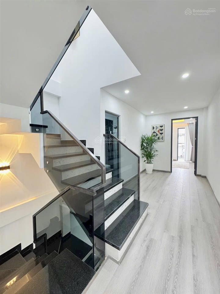 Cho thuê nhà 3 tầng kiệt ô tô hoàng diệu, nội thất đầy đủ.  xem nhà 0937 191 ***