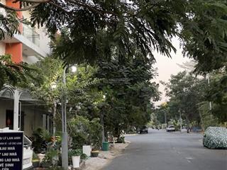 Chủ cần tiền bán gấp căn nhà phố river park giá tốt