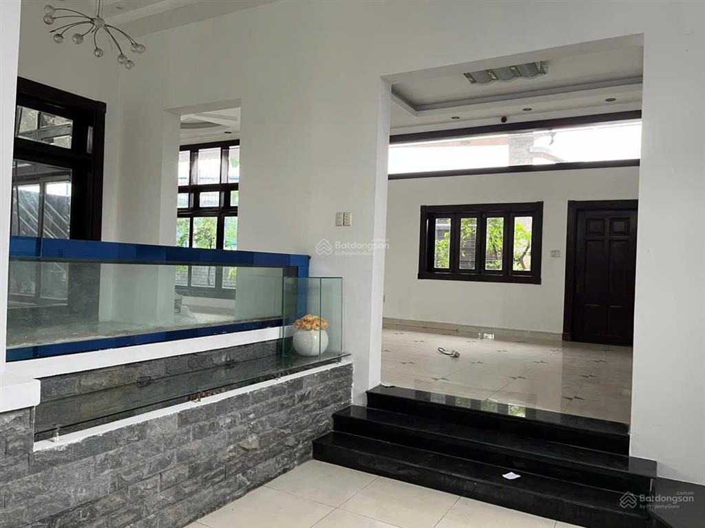 Bán khu biệt thự 2148m2. 2 mt,
nam hoà ,phước long a, q9,hcm. g 400 tỷ