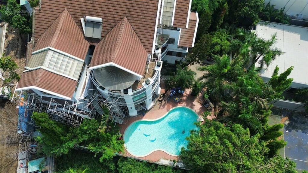 Bán khu biệt thự 2148m2. 2 mt,
nam hoà ,phước long a, q9,hcm. g 400 tỷ