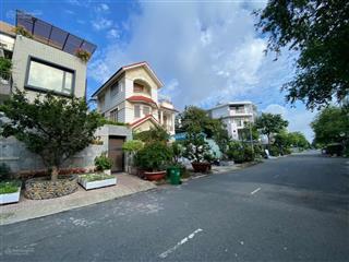 Bán gấp biệt thự 12x30m. 1 trệt, 2 lầu,kdc sadeco pk,nhà bè.giá 33tỷ.0938 888 ***