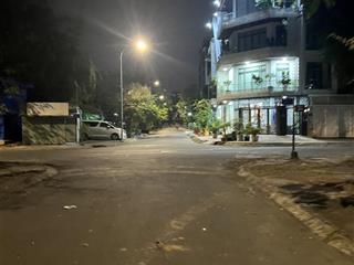  bán gấp lô đất góc 7,5x20m. dt 138m2. 2 mặt tiền kdc sadeco phước kiển a. nhà bè. giá 18tỷ