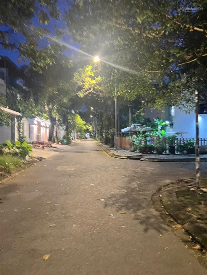  bán gấp lô đất góc 7,5x20m. dt 138m2. 2 mặt tiền kdc sadeco phước kiển a. nhà bè. giá 18tỷ