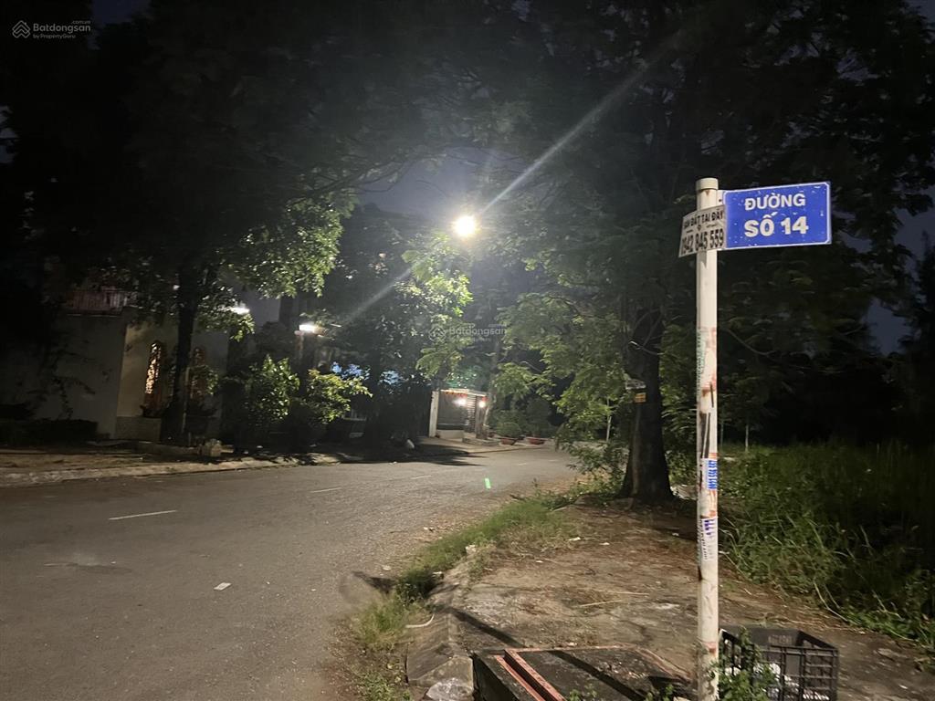  bán gấp lô đất góc 7,5x20m. dt 138m2. 2 mặt tiền kdc sadeco phước kiển a. nhà bè. giá 18tỷ