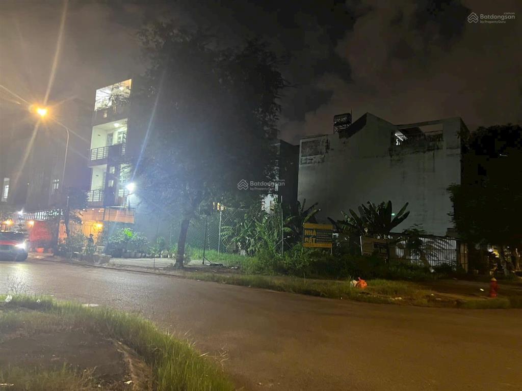  bán gấp lô góc 7,5x20m.dt138m2. 2 mặt tiền kdc sadeco pk a. nhà bè.giá 18tỷ.0938 888 ***