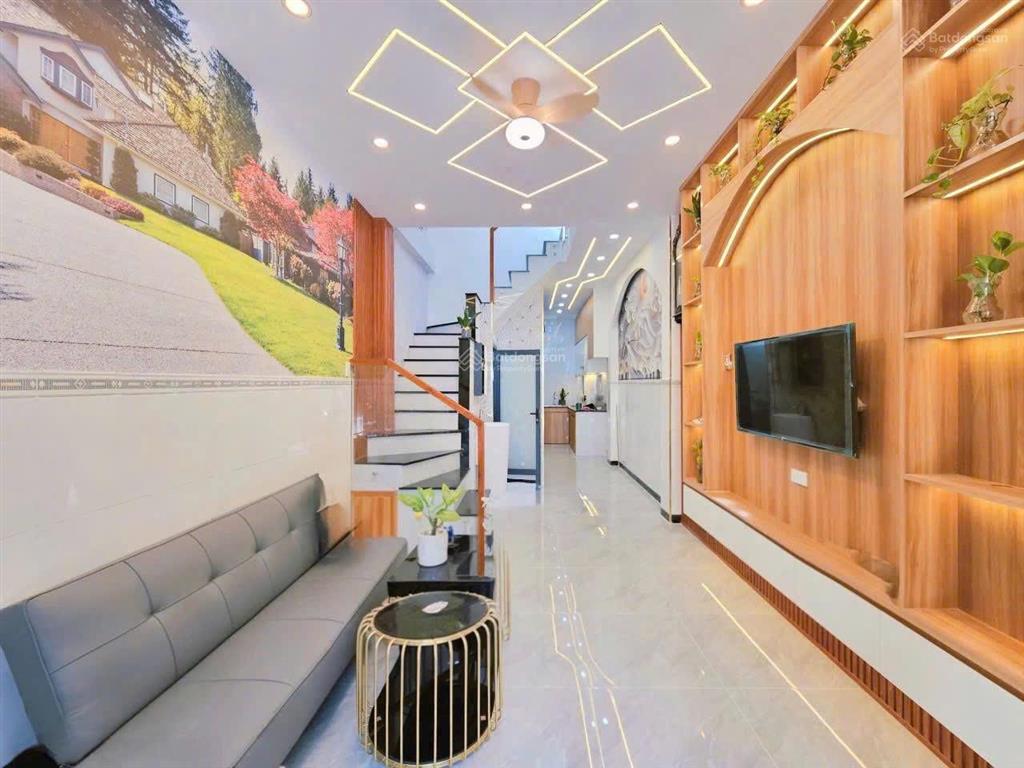 Bán nhà riêng tại 149/2/4 nguyễn văn công, 5,68 tỷ, 33m2, giá siêu hời