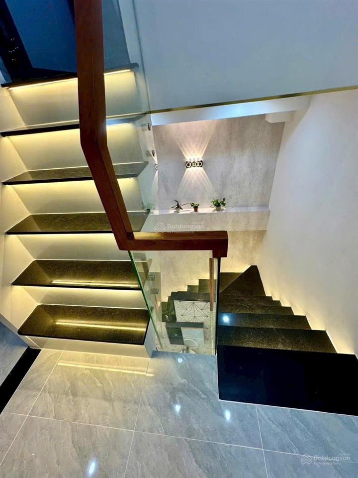 Bán nhà riêng tại 149/2/4 nguyễn văn công, 5,68 tỷ, 33m2, giá siêu hời