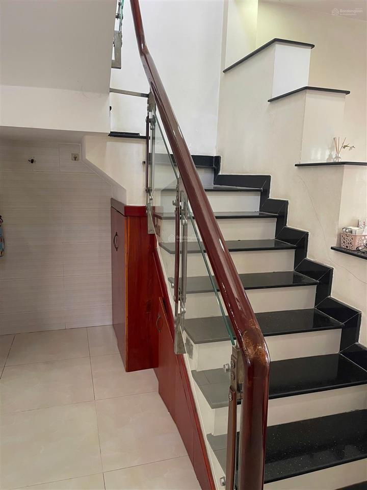 Chủ cần bán tnpa 4.5ty2tầng lã xuân oai  hxh q9