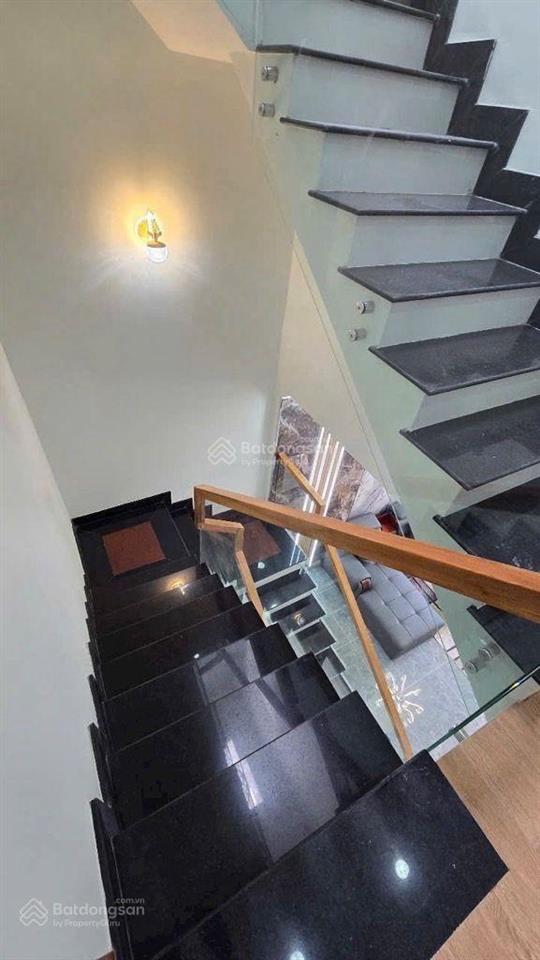 Chỉ 6.99ty nhà 4tầng xe hơi ngủ trong nhà đường lò lu q9