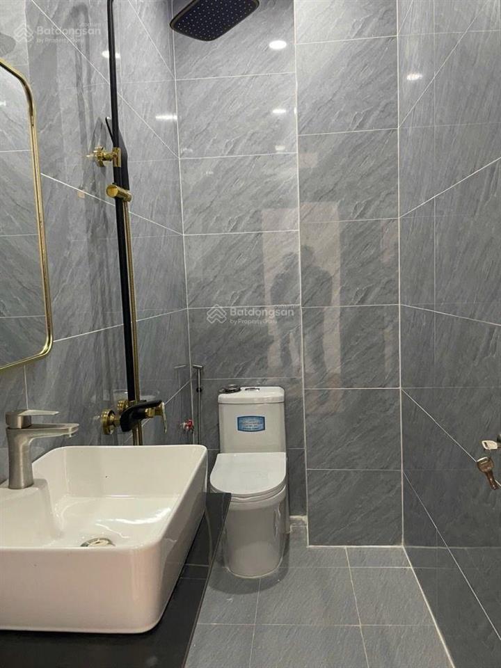 Chỉ 6.99ty nhà 4tầng xe hơi ngủ trong nhà đường lò lu q9