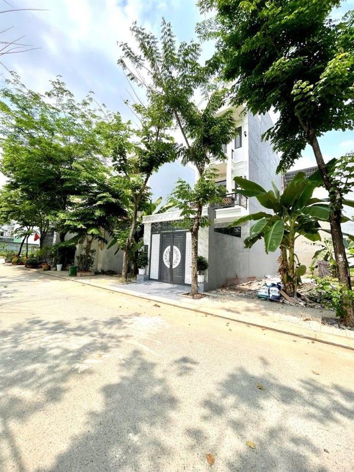 Chỉ 6.99ty nhà 4tầng xe hơi ngủ trong nhà đường lò lu q9