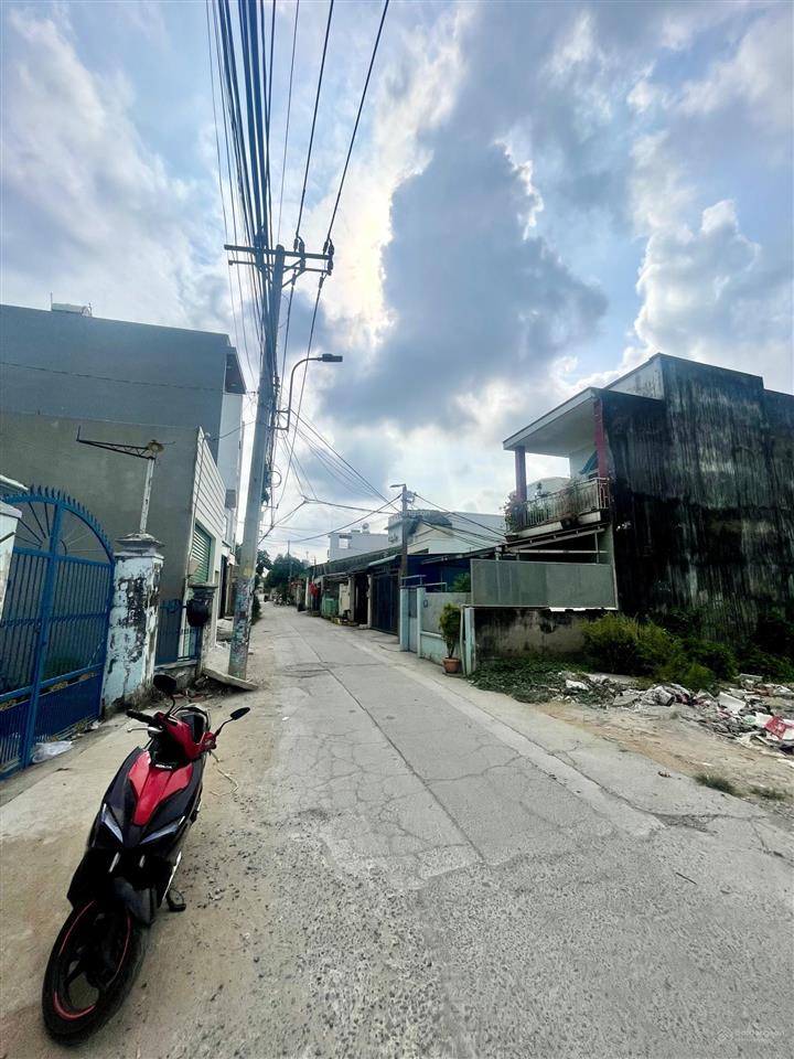 5ty750/80m2 võ văn hát có 2mt trước sau, khu hiện hữu xây cao. quận 9