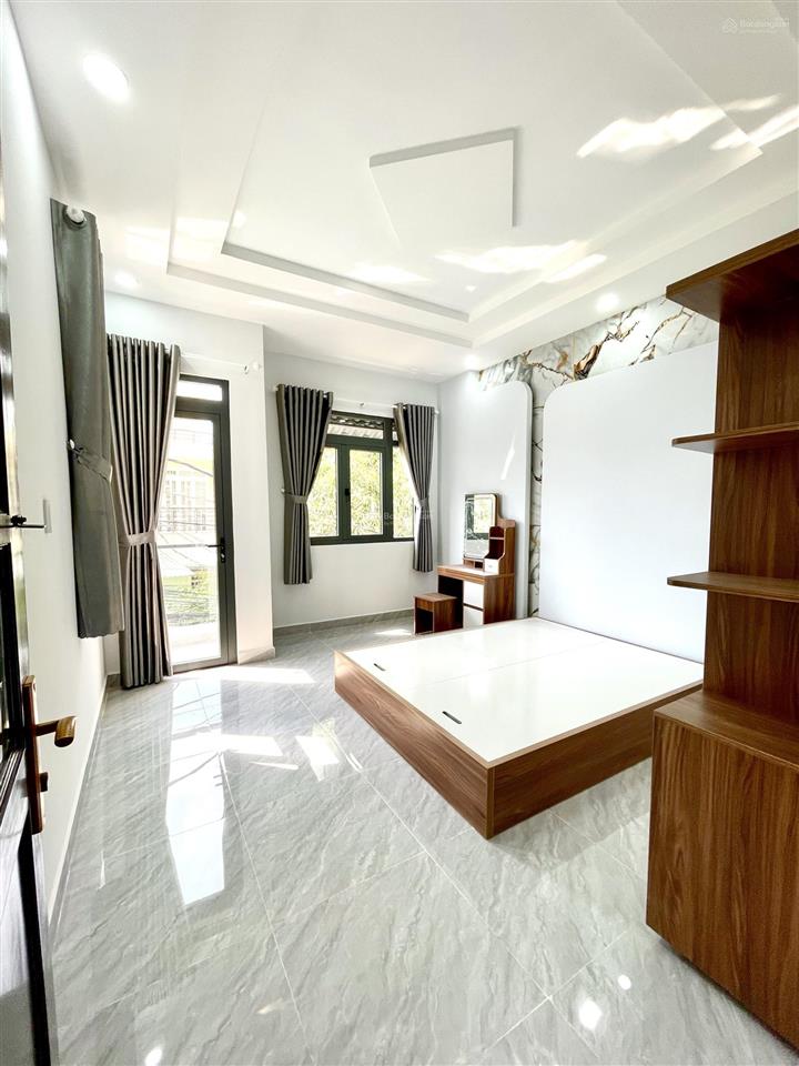 7 tỷ 950 nhà 4 tầng sân thượng 5pn + 4pn đường lê văn việt quận 9