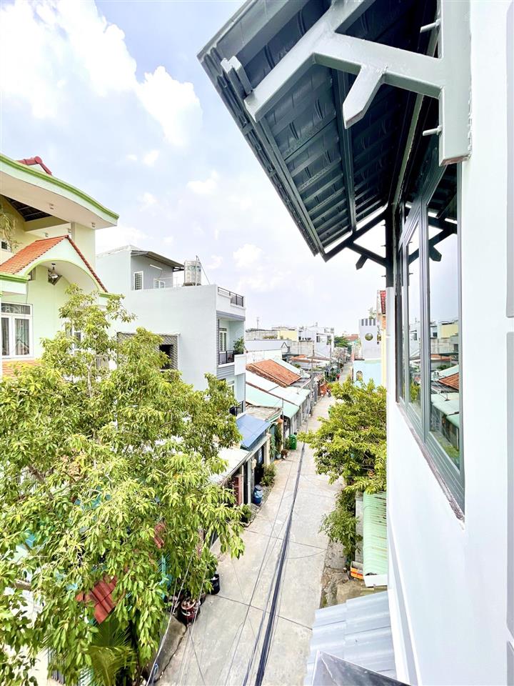 7 tỷ 950 nhà 4 tầng sân thượng 5pn + 4pn đường lê văn việt quận 9