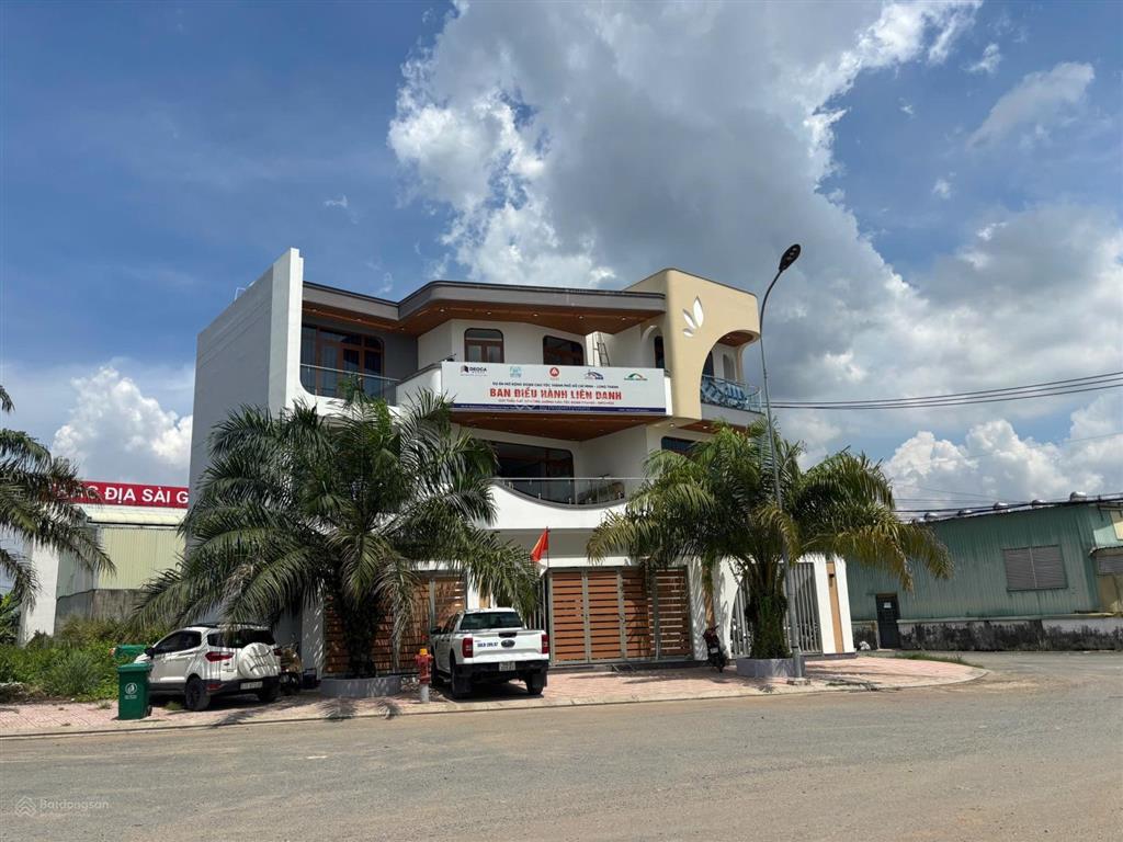 Giá 2750 /56 m2 hxh đường trường lưu gần centana q9