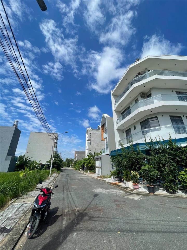 Giá 2750 /56 m2 hxh đường trường lưu gần centana q9
