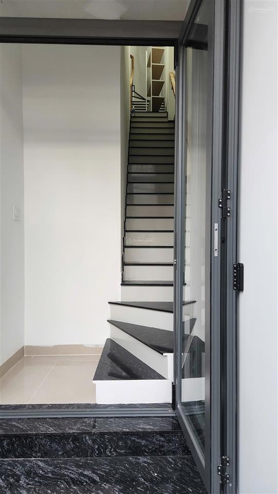 (6tr) chdv full nội thất đường 182 & lã xuân oai q9