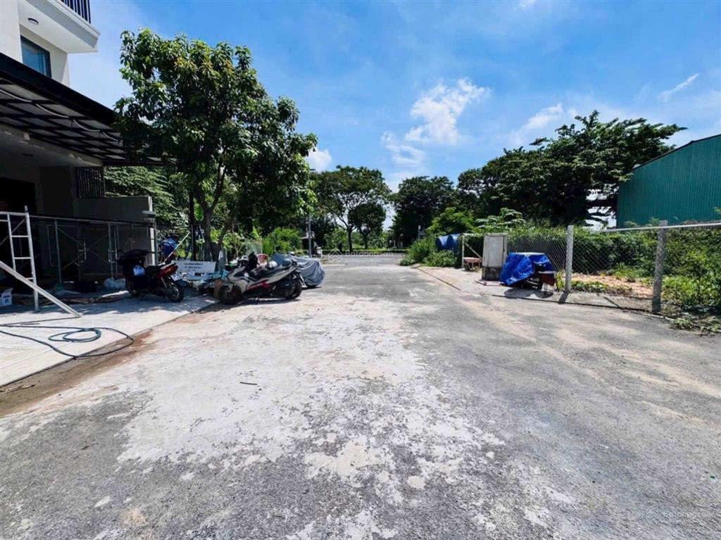 Bán nền đất 129m full thổ chủ thiện chia bán chỉ 7 tỷ đường bưng ông thoàn q9 củ