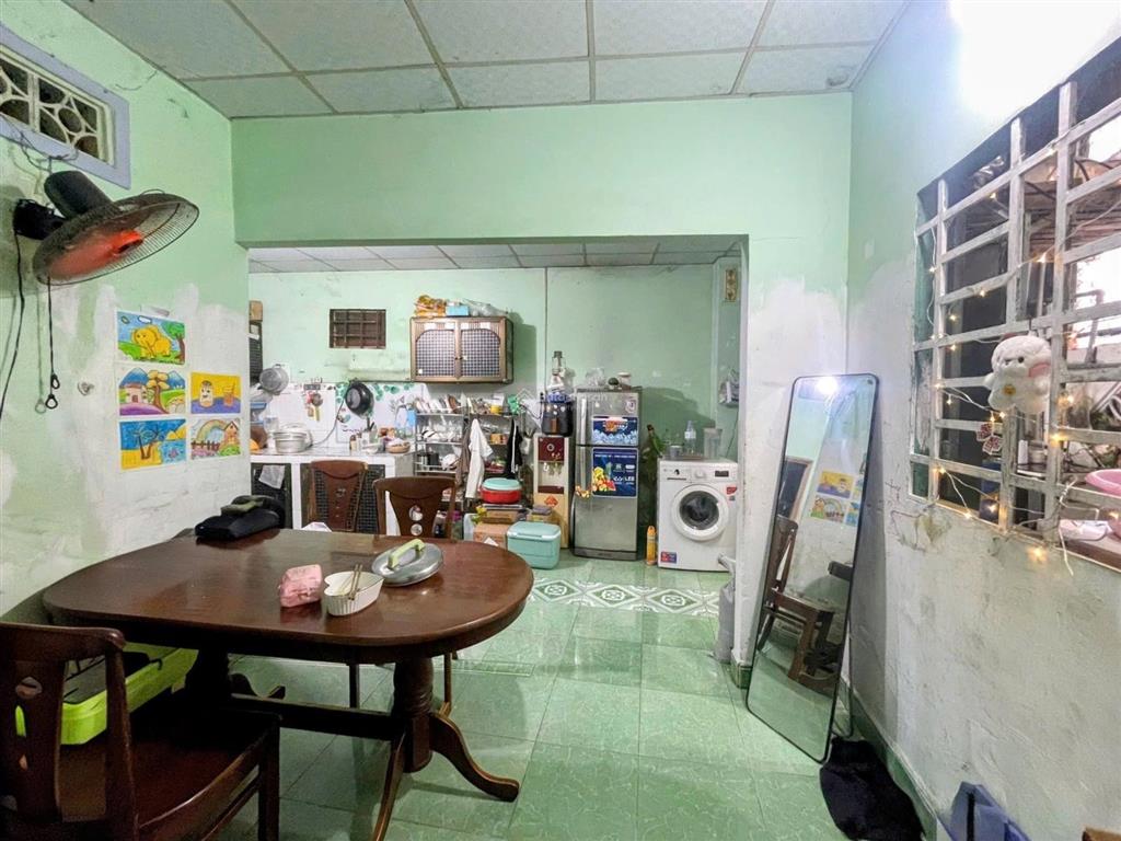Cần bán gấp nhà cấp 4, góc 2mt hẻm đường lò lu chỉ 3ty330