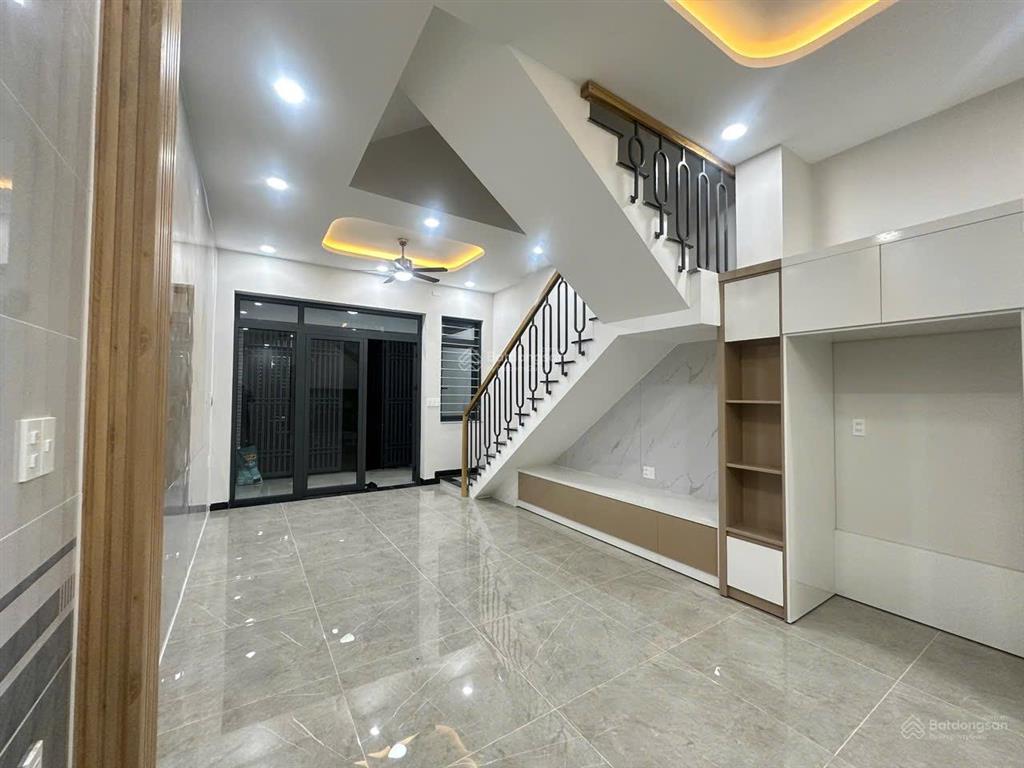 Giảm 400tr còn 5ty450 chính chủ cần gấp nhà hxh trường lưu full nội thất