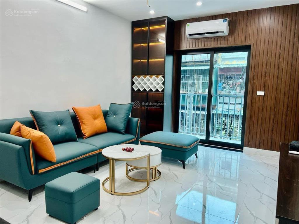 Cho thuê tập thể tầng 3, 75m2, 3 ngủ, mặt phố trung liệt, đống đa