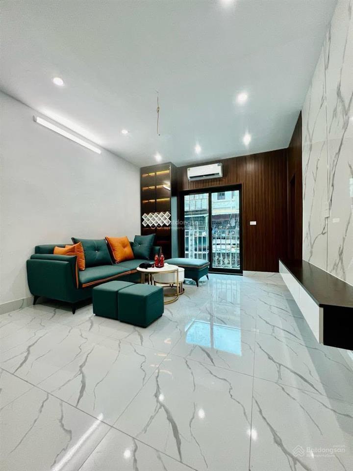 Cho thuê tập thể tầng 3, 75m2, 3 ngủ, mặt phố trung liệt, đống đa