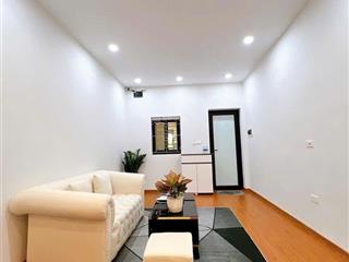 Cho thuê căn hộ tập thể tầng 4 mặt phố thái thịnh, đống đa. nhà mới đẹp