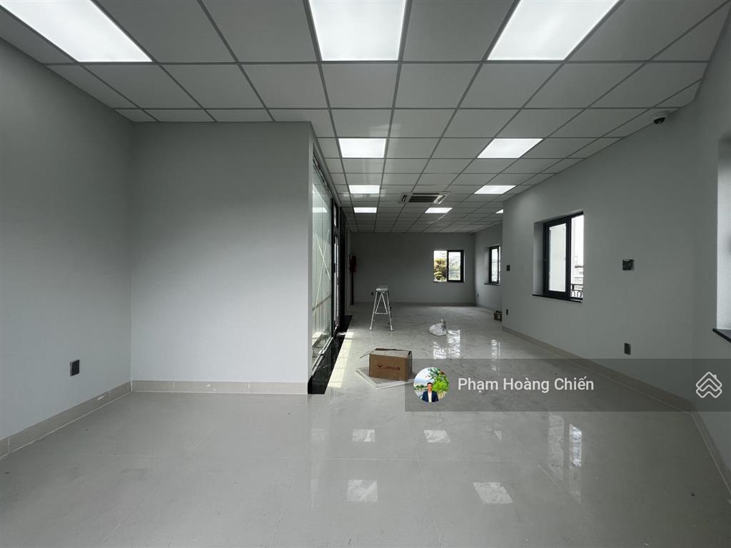 Cho thuê căn góc shophouse 2 mặt tiền 10x19m 1trệt 1lửng 3lầu, giá 70 triệu hoàn thiện đầy đủ pccc
