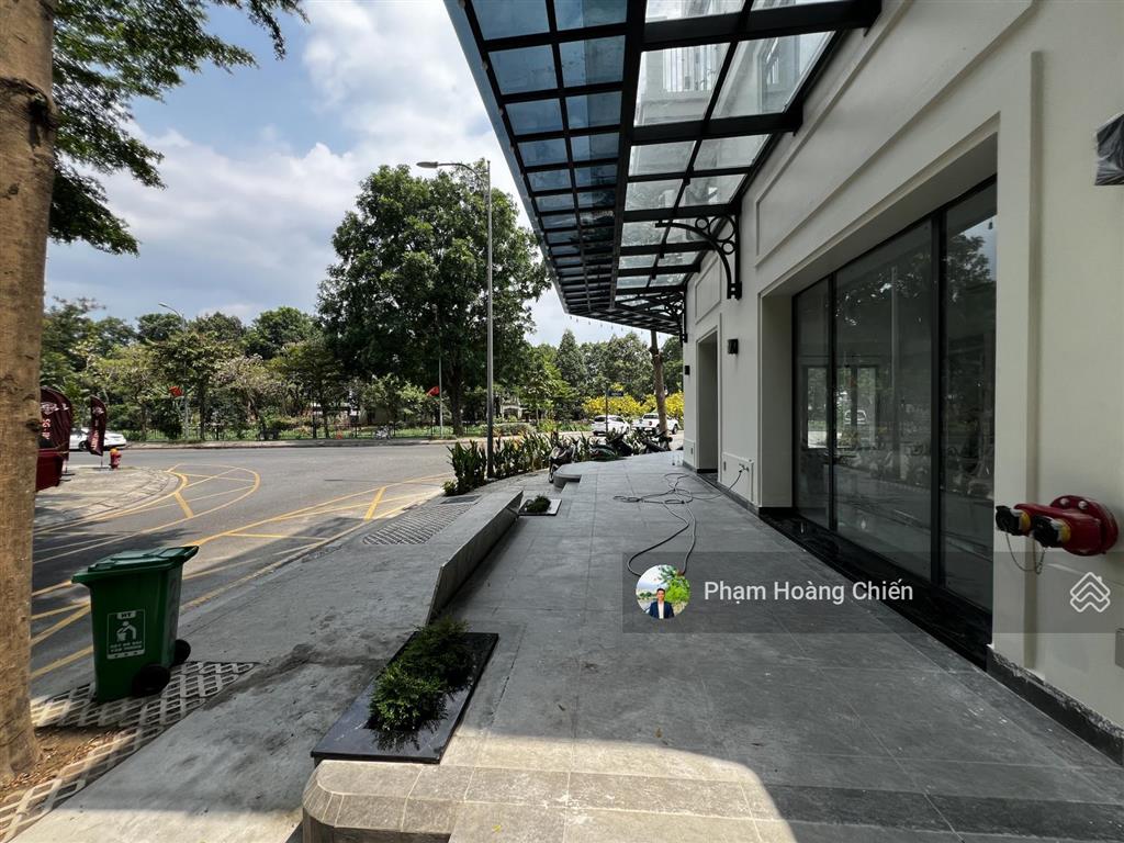 Cho thuê căn góc shophouse 2 mặt tiền 10x19m 1trệt 1lửng 3lầu, giá 70 triệu hoàn thiện đầy đủ pccc