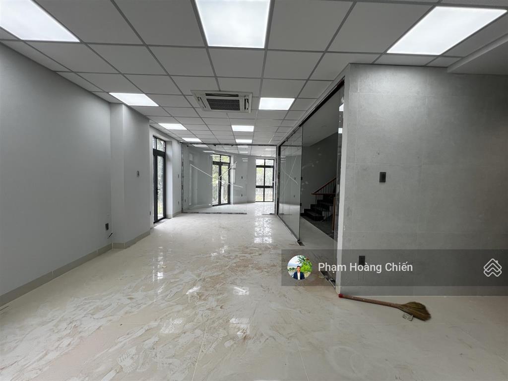 Cho thuê căn góc shophouse 2 mặt tiền 10x19m 1trệt 1lửng 3lầu, giá 70 triệu hoàn thiện đầy đủ pccc