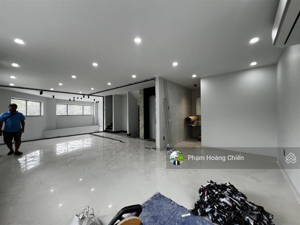 Cho thuê căn góc shophouse 2 mặt tiền 10x19m 1trệt 1lửng 3lầu, giá 70 triệu hoàn thiện đầy đủ pccc