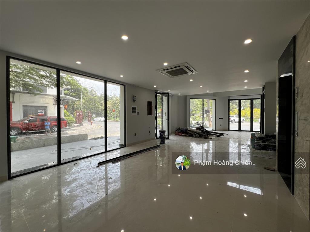Cho thuê căn góc shophouse 2 mặt tiền 10x19m 1trệt 1lửng 3lầu, giá 70 triệu hoàn thiện đầy đủ pccc