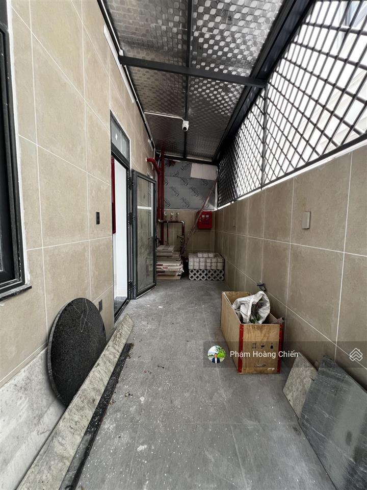 Cho thuê căn góc shophouse 2 mặt tiền 10x19m 1trệt 1lửng 3lầu, giá 70 triệu hoàn thiện đầy đủ pccc