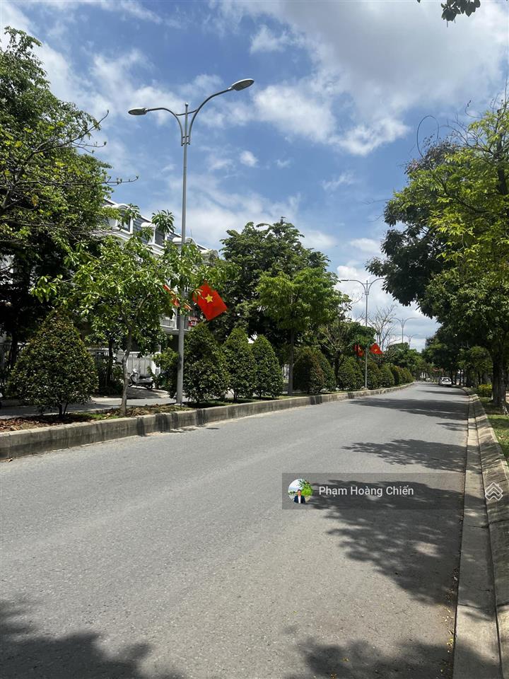 Bán nhà phố lakeview city dt 7x20m giá 25 tỷ full nội thất 4pn 5wc, ngân hàng cho vay  0907 110 ***