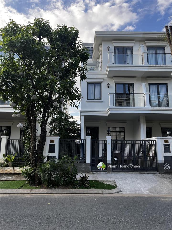 Bán nhà phố lakeview city dt 7x20m giá 25 tỷ full nội thất 4pn 5wc, ngân hàng cho vay  0907 110 ***