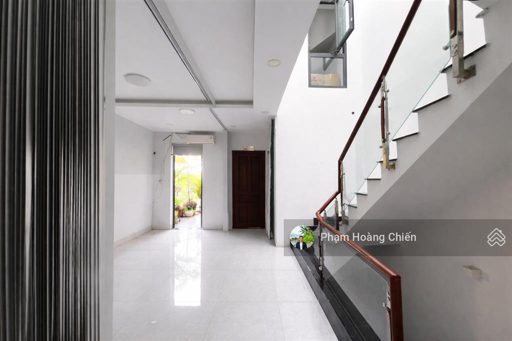 Cho thuê nhà phố góc 2 mặt tiền ngã tư lakeview city dt 8.6x20m giá 50 triệu/tháng (bao thuế)