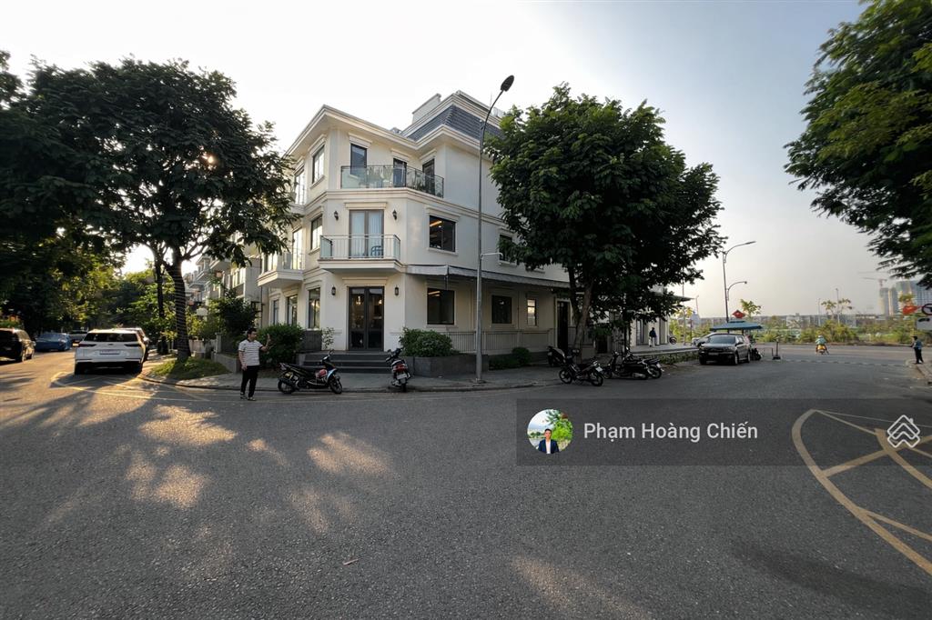 Cho thuê nhà phố góc 2 mặt tiền ngã tư lakeview city dt 8.6x20m giá 50 triệu/tháng (bao thuế)