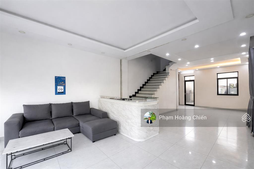 Cho thuê nhà phố góc 2 mặt tiền ngã tư lakeview city dt 8.6x20m giá 50 triệu/tháng (bao thuế)