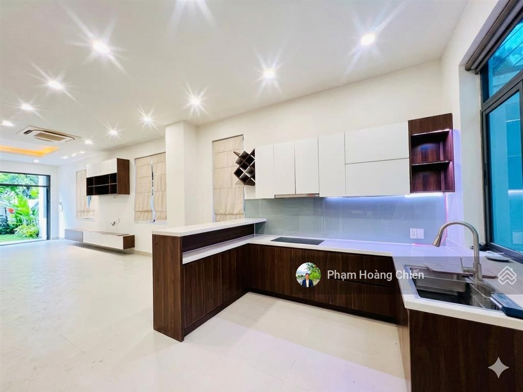 Nhà phố góc 3 mặt thoáng, view hồ giá 38 triệu bao thuế, 1 trệt 3 lầu, đường 25m làm vp rất phù hợp