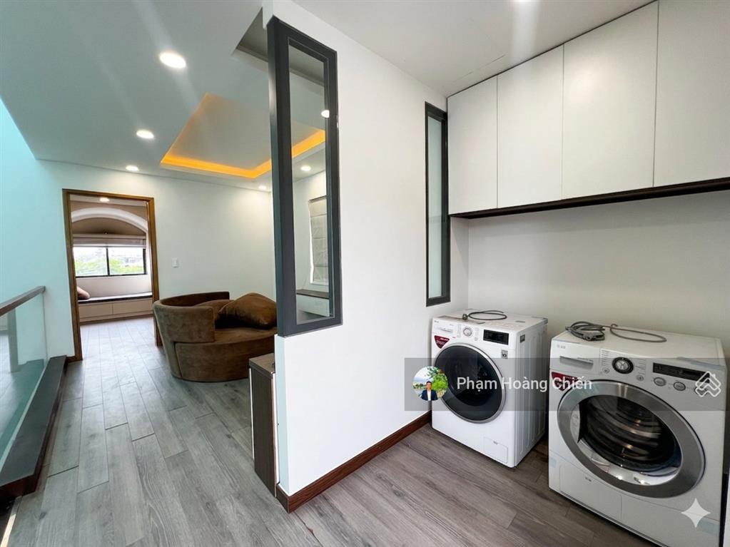 Nhà phố góc 3 mặt thoáng, view hồ giá 38 triệu bao thuế, 1 trệt 3 lầu, đường 25m làm vp rất phù hợp