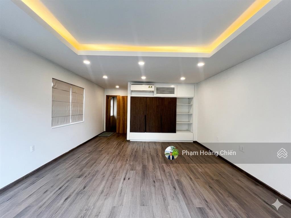 Nhà phố góc 3 mặt thoáng, view hồ giá 38 triệu bao thuế, 1 trệt 3 lầu, đường 25m làm vp rất phù hợp