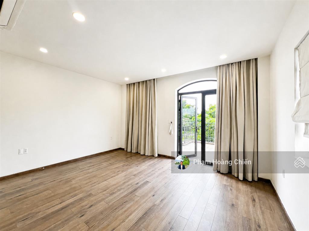 Nhà phố góc 3 mặt thoáng, view hồ giá 38 triệu bao thuế, 1 trệt 3 lầu, đường 25m làm vp rất phù hợp