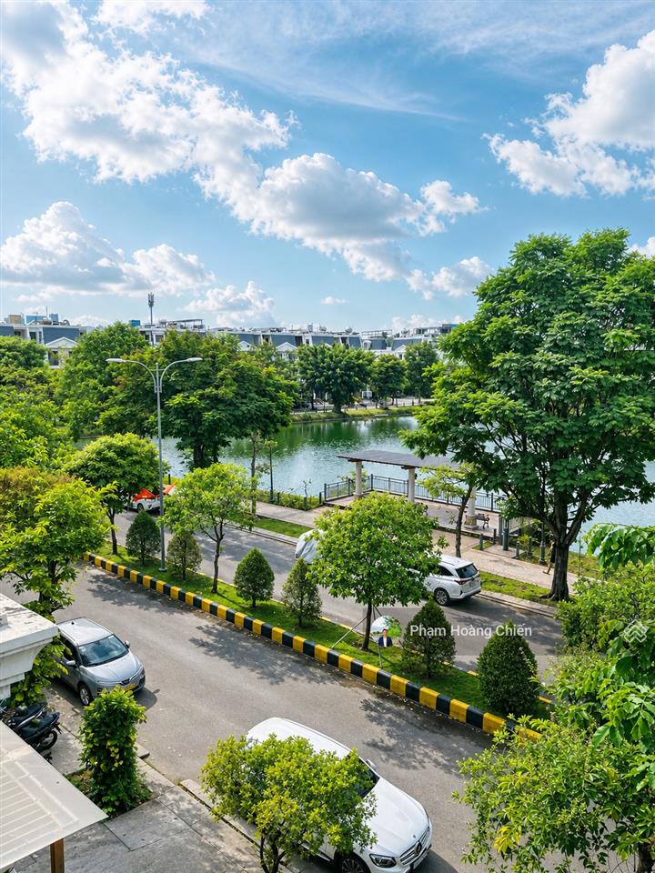 Nhà phố góc 3 mặt thoáng, view hồ giá 38 triệu bao thuế, 1 trệt 3 lầu, đường 25m làm vp rất phù hợp