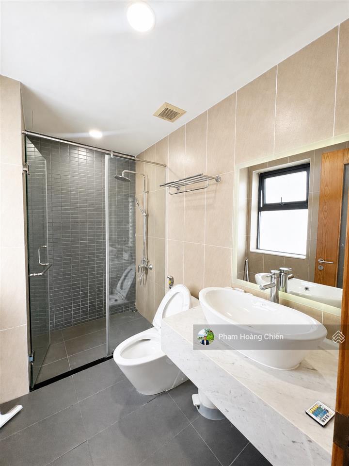 Nhà phố góc 3 mặt thoáng, view hồ giá 38 triệu bao thuế, 1 trệt 3 lầu, đường 25m làm vp rất phù hợp